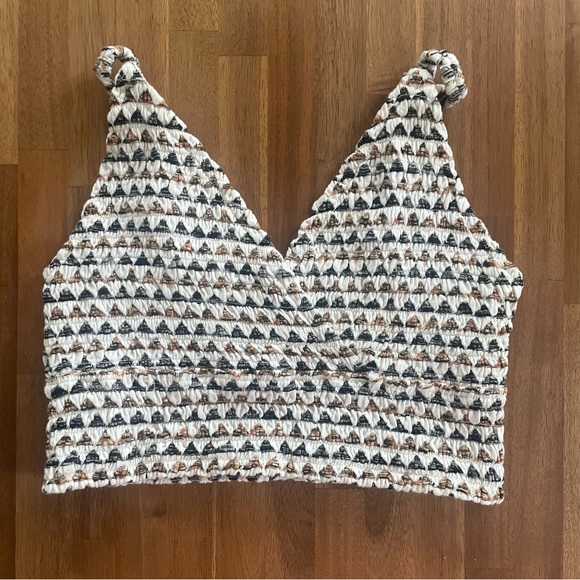 UO Louisa Jacquard Smocked Cropped Top - Picture 5 of 6